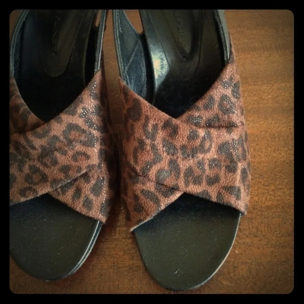 Donald Pliner Ostrich/Leopard Sandals, Size 6M